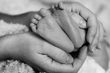 dorine dherlin doula hypnothérapeute massage bébé image